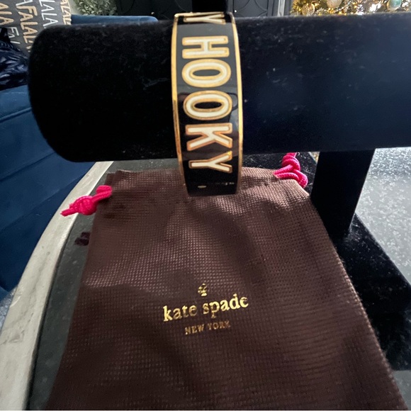 Kate Spade ♠️ “Play Hooky”. “For the fun of it” idiom enamel bangle bracelet - Picture 3 of 7